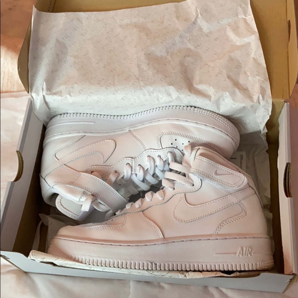 NIKE AF1 MID. WORN TWICE, PERFECT CONDITION.